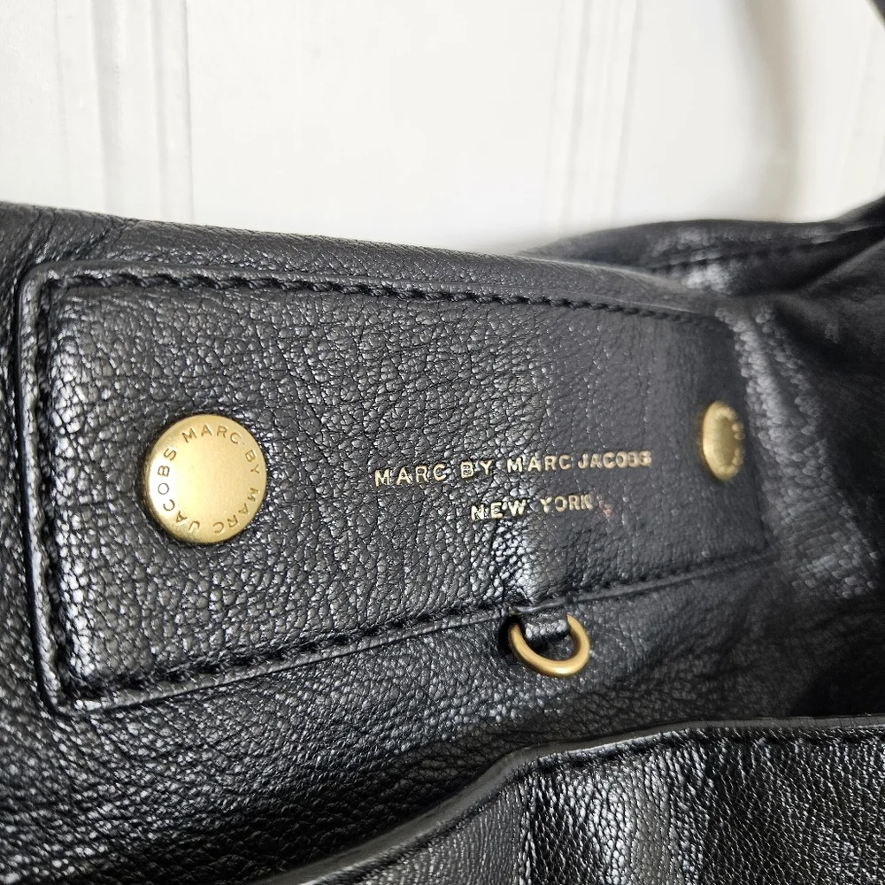 Marc by Marc Jacobs Black Goat Leather Hobo Crossbody Bag Zip Slouchy